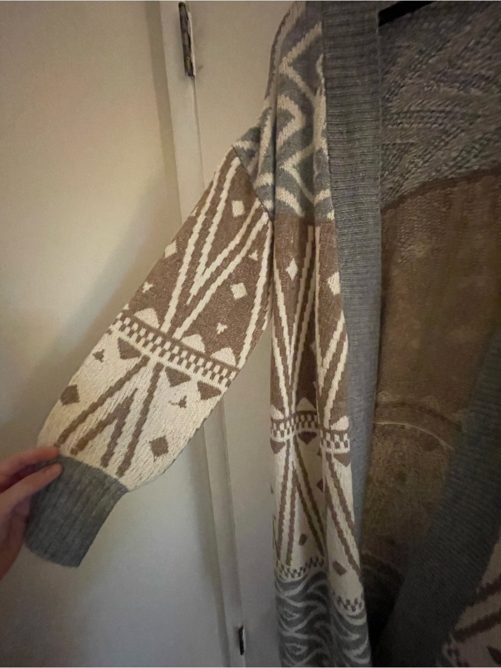 NWT Ophelia Roe Long Open-Front Geometric Knit Cardigan in Gray and Tan - Picture 2 of 4
